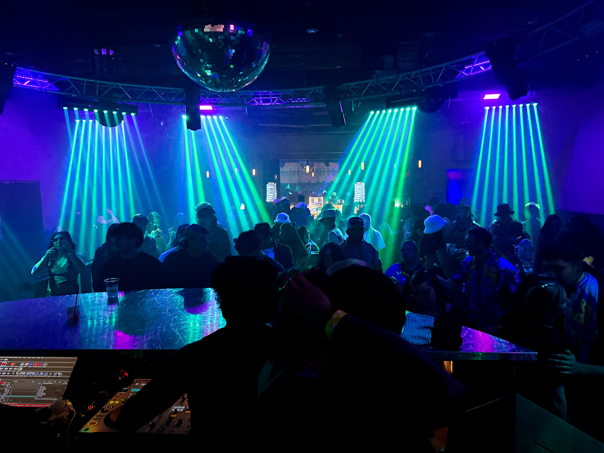 Lighting rig glow